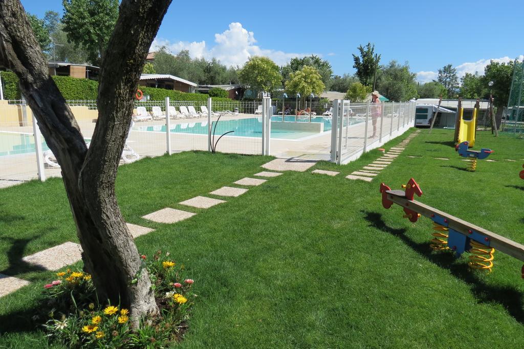 Camping San Michele Hotel Moniga del Garda Екстериор снимка